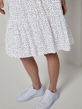 Gepunktetes Volantkleid in Midi-Länge - Frauen - offwhite black dot print Gepunktetes Volantkleid in Midi-Länge - Frauen - offwhite black dot print - 10 - TOM TAILOR