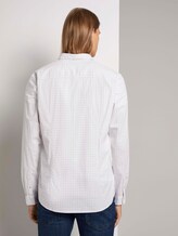 Gemustertes Hemd mit Stretch-Anteil - Männer - white twisted element print Gemustertes Hemd mit Stretch-Anteil - Männer - white twisted element print - 2 - TOM TAILOR Denim