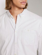 Gemustertes Hemd mit Stretch-Anteil - Männer - white twisted element print Gemustertes Hemd mit Stretch-Anteil - Männer - white twisted element print - 9 - TOM TAILOR Denim