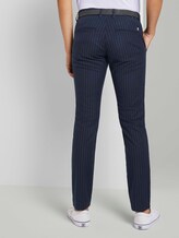Strukturierte Chinohose mit Gürtel - Männer - navy pinstripe Strukturierte Chinohose mit Gürtel - Männer - navy pinstripe - 2 - TOM TAILOR Denim