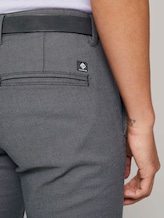 Strukturierte Chinohose mit Gürtel - Männer - anthra dobby yarn dye Strukturierte Chinohose mit Gürtel - Männer - anthra dobby yarn dye - 10 - TOM TAILOR Denim