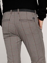 Strukturierte Chinohose mit Gürtel - Männer - brown ochre classic check Strukturierte Chinohose mit Gürtel - Männer - brown ochre classic check - 10 - TOM TAILOR Denim