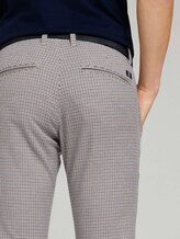 Strukturierte Chinohose mit Gürtel - Männer - beige navy brown houndstooth Strukturierte Chinohose mit Gürtel - Männer - beige navy brown houndstooth - 10 - TOM TAILOR Denim