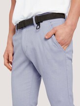 Strukturierte Chinohose mit Gürtel - Männer - grey white dobby Strukturierte Chinohose mit Gürtel - Männer - grey white dobby - 9 - TOM TAILOR Denim