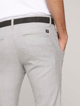Strukturierte Chinohose mit Gürtel - Männer - silver grey check Strukturierte Chinohose mit Gürtel - Männer - silver grey check - 10 - TOM TAILOR Denim