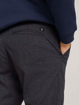 Strukturierte Chinohose mit Gürtel - Männer - navy grindle structure Strukturierte Chinohose mit Gürtel - Männer - navy grindle structure - 10 - TOM TAILOR Denim