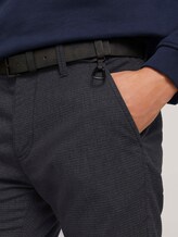 Strukturierte Chinohose mit Gürtel - Männer - navy grindle structure Strukturierte Chinohose mit Gürtel - Männer - navy grindle structure - 9 - TOM TAILOR Denim