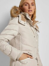 Lange Pufferjacke mit Fellbesatz - Frauen - dusty alabaster Lange Pufferjacke mit Fellbesatz - Frauen - dusty alabaster - 10 - TOM TAILOR
