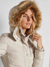 Lange Pufferjacke mit Fellbesatz - Frauen - dusty alabaster Lange Pufferjacke mit Fellbesatz - Frauen - dusty alabaster - 9 - TOM TAILOR