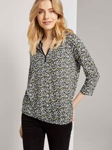 Patterned blouse shirt with a Henley collar - Women - navy green floral design Patterned blouse shirt with a Henley collar - Women - navy green floral design - 5 - TOM TAILOR