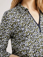 Patterned blouse shirt with a Henley collar - Women - navy green floral design Patterned blouse shirt with a Henley collar - Women - navy green floral design - 9 - TOM TAILOR