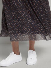Gemustertes Midi-Blusenkleid - Frauen - navy orange dot design Gemustertes Midi-Blusenkleid - Frauen - navy orange dot design - 9 - Mine to five