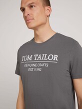 T-Shirt with a logo print - Men - Quiet Mid Grey T-Shirt with a logo print - Men - Quiet Mid Grey - 9 - TOM TAILOR