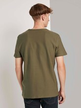 Strukturiertes T-Shirt mit Brusttasche - Männer - Dry Greyish Olive Strukturiertes T-Shirt mit Brusttasche - Männer - Dry Greyish Olive - 2 - TOM TAILOR Denim