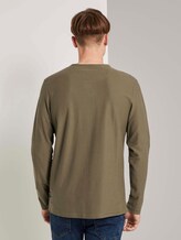 Strukturiertes Henley-Langarmshirt - Männer - Dry Greyish Olive Strukturiertes Henley-Langarmshirt - Männer - Dry Greyish Olive - 2 - TOM TAILOR Denim