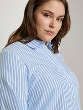 Curvy - Gestreifte Bluse mit Henley-Kragen - Frauen - sea blue ecru stripe Curvy - Gestreifte Bluse mit Henley-Kragen - Frauen - sea blue ecru stripe - 10 - My True Me