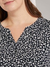 Gemusterte Henley-Bluse - Frauen - navy abstract leopard design Gemusterte Henley-Bluse - Frauen - navy abstract leopard design - 9 - My True Me