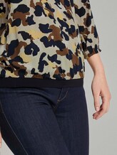 Gemusterte Bluse mit Tape-Details - Frauen - khaki yellow camouflage design Gemusterte Bluse mit Tape-Details - Frauen - khaki yellow camouflage design - 9 - TOM TAILOR