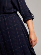 Kariertes Hemdkleid mit Bindegürtel - Frauen - navy gipsy camel check Kariertes Hemdkleid mit Bindegürtel - Frauen - navy gipsy camel check - 9 - My True Me