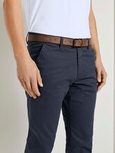 Strukturierte Straight-Chinohose mit Gürtel - Männer - navy small broken square print Strukturierte Straight-Chinohose mit Gürtel - Männer - navy small broken square print - 9 - TOM TAILOR Denim