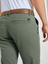 Strukturierte Straight-Chinohose mit Gürtel - Männer - green small brokensquare print Strukturierte Straight-Chinohose mit Gürtel - Männer - green small brokensquare print - 10 - TOM TAILOR Denim