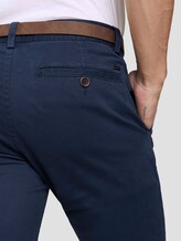 Gemusterte Chino Hose mit Gürtel - Männer - navy minimal tonal design Gemusterte Chino Hose mit Gürtel - Männer - navy minimal tonal design - 10 - TOM TAILOR