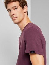 Basic Shirt mit V-Ausschnitt - Männer - Dusty Wildberry Red Basic Shirt mit V-Ausschnitt - Männer - Dusty Wildberry Red - 9 - TOM TAILOR
