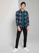 Basic Shirt mit V-Ausschnitt - Männer - Stroke Green Basic Shirt mit V-Ausschnitt - Männer - Stroke Green - 3 - TOM TAILOR
