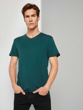 Basic Shirt mit V-Ausschnitt - Männer - Stroke Green Basic Shirt mit V-Ausschnitt - Männer - Stroke Green - 5 - TOM TAILOR