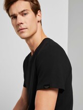 Basic Shirt mit V-Ausschnitt - Männer - Black Basic Shirt mit V-Ausschnitt - Männer - Black - 9 - TOM TAILOR