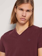 T-Shirt mit V-Ausschnitt - Männer - Decadent Bordeaux T-Shirt mit V-Ausschnitt - Männer - Decadent Bordeaux - 9 - TOM TAILOR Denim