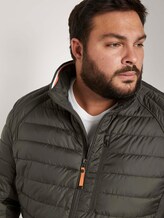 Hybrid Steppjacke mit Stehkragen - Männer - Shadow Olive Hybrid Steppjacke mit Stehkragen - Männer - Shadow Olive - 9 - Men Plus