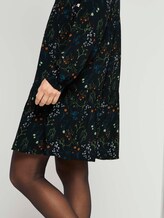Gemustertes Kleid mit Schleife - Frauen - black flower print Gemustertes Kleid mit Schleife - Frauen - black flower print - 9 - TOM TAILOR Denim