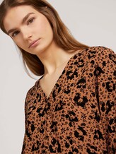 Geknöpfte Bluse mit V-Ausschnitt mit LENZING™ ECOVERO™ - Frauen - flower leo print Geknöpfte Bluse mit V-Ausschnitt mit LENZING™ ECOVERO™ - Frauen - flower leo print - 9 - TOM TAILOR Denim