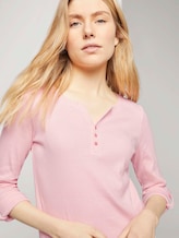 Gestreiftes Henley Shirt mit Bio-Baumwolle - Frauen - offwhite peach small stripe Gestreiftes Henley Shirt mit Bio-Baumwolle - Frauen - offwhite peach small stripe - 10 - TOM TAILOR