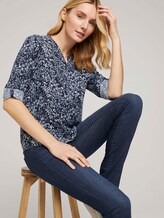 Gemusterte Bluse mit LENZING™ ECOVERO™ und V-Ausschnitt - Frauen - navy flower design Gemusterte Bluse mit LENZING™ ECOVERO™ und V-Ausschnitt - Frauen - navy flower design - 5 - TOM TAILOR