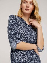 Gemusterte Bluse mit LENZING™ ECOVERO™ und V-Ausschnitt - Frauen - navy flower design Gemusterte Bluse mit LENZING™ ECOVERO™ und V-Ausschnitt - Frauen - navy flower design - 9 - TOM TAILOR