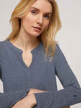 gemusterte Bluse mit Henleyausschnitt - Frauen - navy geometrical design gemusterte Bluse mit Henleyausschnitt - Frauen - navy geometrical design - 9 - TOM TAILOR