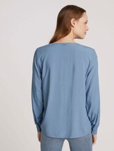 V-Aussschnitt Bluse mit LENZING™ ECOVERO™ - Frauen - soft mid blue V-Aussschnitt Bluse mit LENZING™ ECOVERO™ - Frauen - soft mid blue - 2 - TOM TAILOR Denim