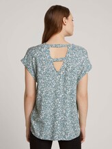 Gemusterte Kurzambluse aus nachhaltiger Viskose - Frauen - mineral blue flower print Gemusterte Kurzambluse aus nachhaltiger Viskose - Frauen - mineral blue flower print - 2 - TOM TAILOR Denim