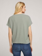 Strukturiertes T-Shirt mit V-Ausschnitt - Frauen - Prairie Grass Green Strukturiertes T-Shirt mit V-Ausschnitt - Frauen - Prairie Grass Green - 2 - TOM TAILOR
