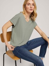 Strukturiertes T-Shirt mit V-Ausschnitt - Frauen - Prairie Grass Green Strukturiertes T-Shirt mit V-Ausschnitt - Frauen - Prairie Grass Green - 5 - TOM TAILOR