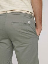 Gemusterte Chino Shorts mit Gürtel - Männer - khaki small square print Gemusterte Chino Shorts mit Gürtel - Männer - khaki small square print - 10 - TOM TAILOR Denim