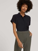 Short-sleeved shirt blouse with a chest pocket - Women - deep black Short-sleeved shirt blouse with a chest pocket - Women - deep black - 5 - Mine to five