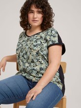 Curvy - Gemustertes T-Shirt mit LENZING™ ECOVERO™ - Frauen - multicolor flowers Curvy - Gemustertes T-Shirt mit LENZING™ ECOVERO™ - Frauen - multicolor flowers - 5 - My True Me