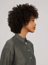 Oversized Bluse mit Seide - Frauen - deep leaf green Oversized Bluse mit Seide - Frauen - deep leaf green - 9 - Mine to five