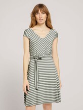 Gemustertes Jerseykleid mit Bindegürtel - Frauen - green-stripe Gemustertes Jerseykleid mit Bindegürtel - Frauen - green-stripe - 1 - TOM TAILOR