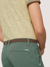 Josh Slim Chinoshorts mit Gürtel - Männer - green base grey grid design Josh Slim Chinoshorts mit Gürtel - Männer - green base grey grid design - 10 - TOM TAILOR