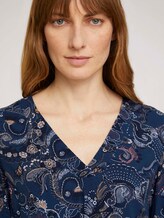 V-neck blouse with LENZING ™ ECOVERO ™ - Women - blue apricot paisley design V-neck blouse with LENZING ™ ECOVERO ™ - Women - blue apricot paisley design - 9 - TOM TAILOR