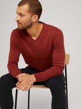 Mottled sweater with a V-neckline - Men - spicy chocolate melange Mottled sweater with a V-neckline - Men - spicy chocolate melange - 5 - TOM TAILOR